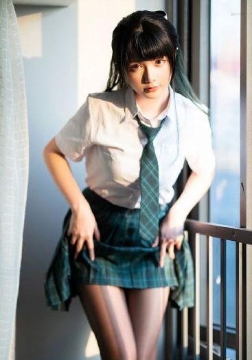 女子高中部的腰姿羽毛球策驰_高清电影完整版